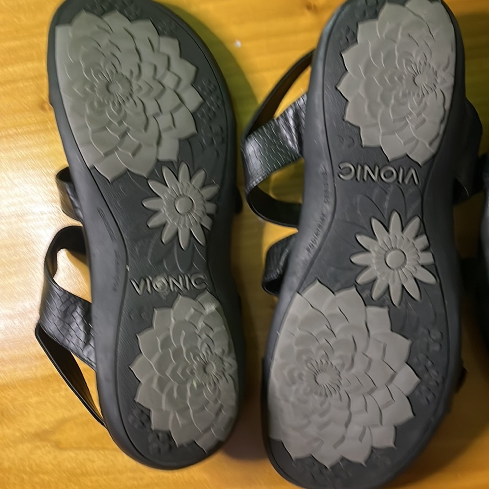 Vionic Amber With Orthaheel In Black Croc Texture - image 5